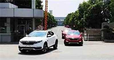 特斯拉想封神，零跑不答应，推出C10对标ModelY