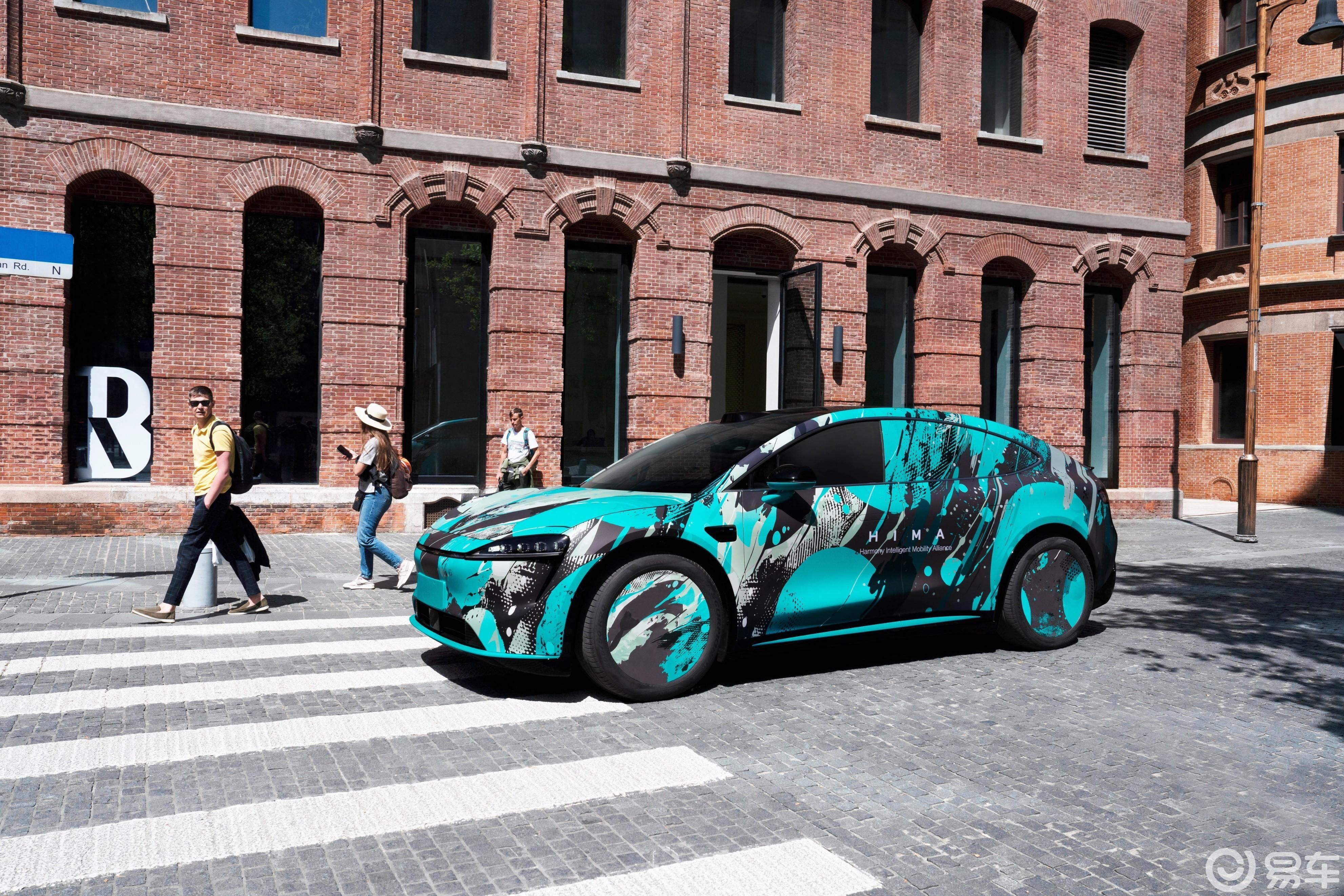 华为新SUV亮相，造型酷似Model X，搭载乾崑智驾