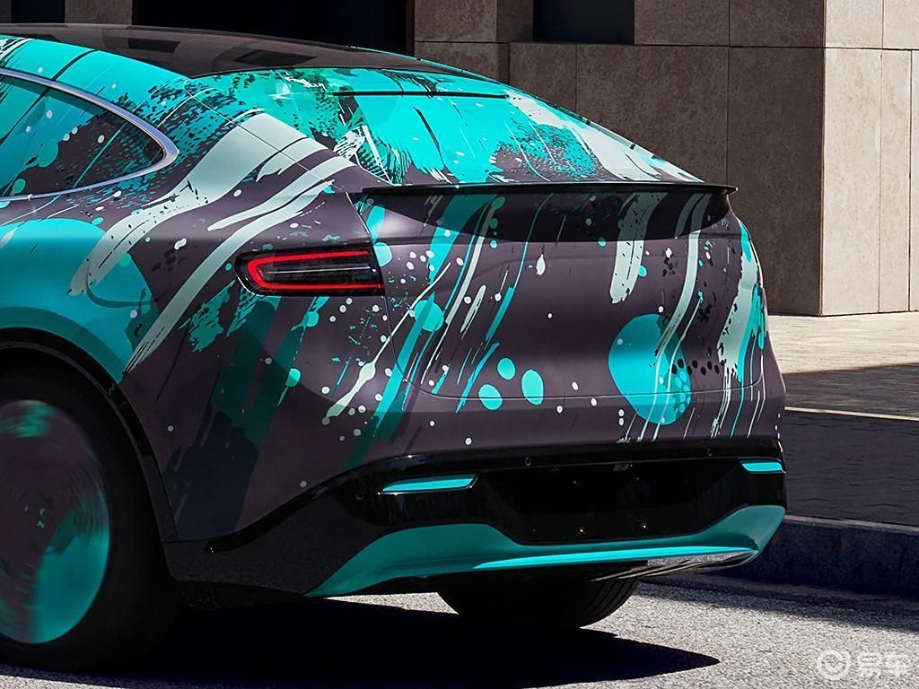 华为新SUV亮相，造型酷似Model X，搭载乾崑智驾