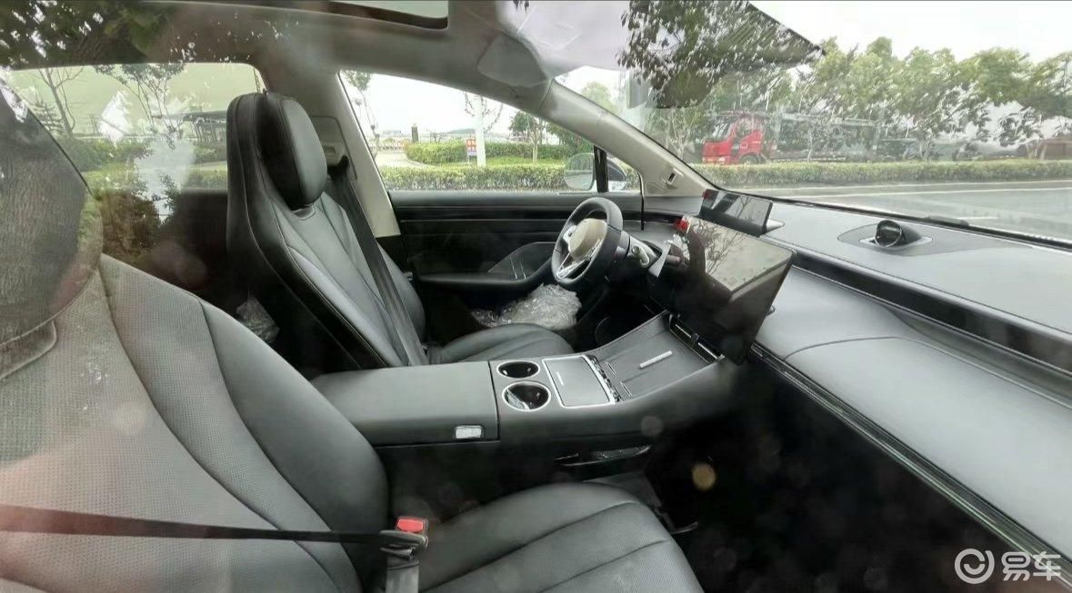 华为新SUV亮相，造型酷似Model X，搭载乾崑智驾
